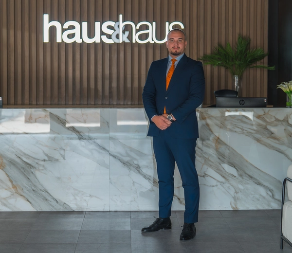 Ali Smith - haus & haus