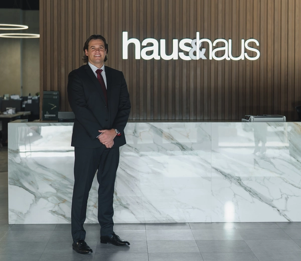 Kevin Farrell - haus & haus