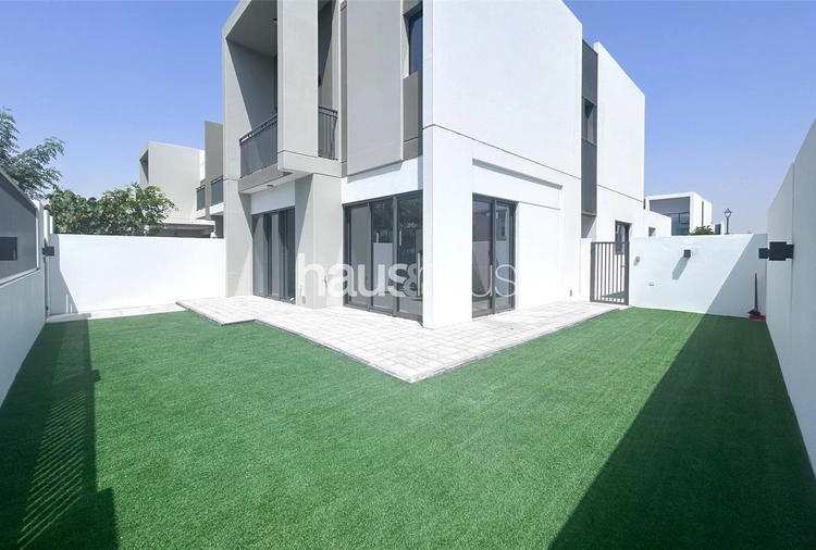 4 bedroom townhouse to rent - haus & haus