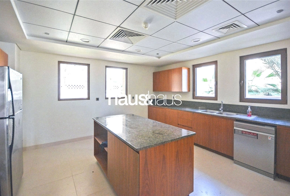 5 bedroom villa for sale - haus & haus