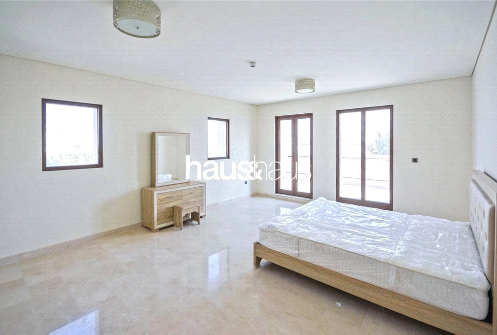 5 bedroom villa for sale - haus & haus