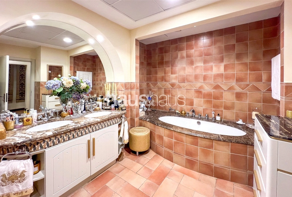 6 bedroom villa for sale - haus & haus