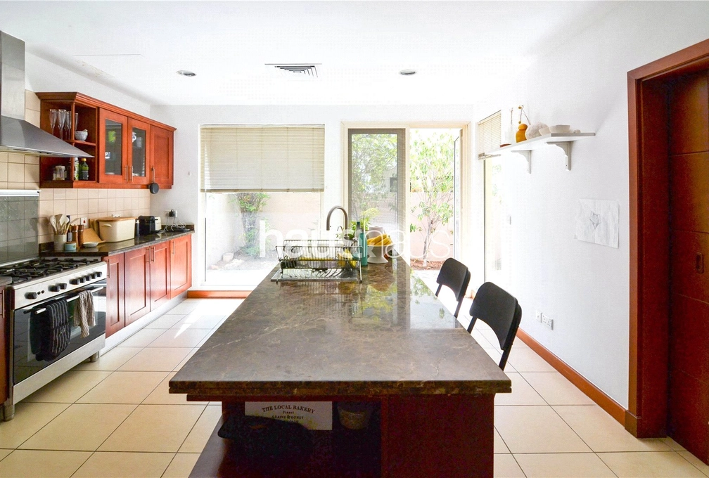 5 bedroom villa for sale - haus & haus