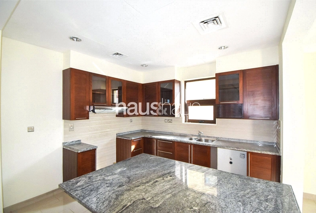 4 bedroom villa for sale - haus & haus