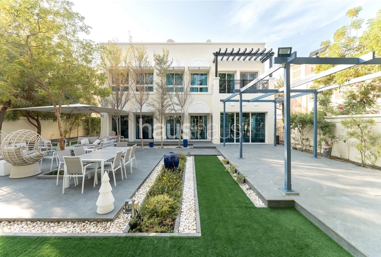 5 bedroom villa for sale - haus & haus