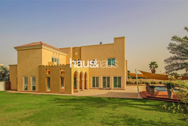 6 bedroom villa for sale - Haus and Haus