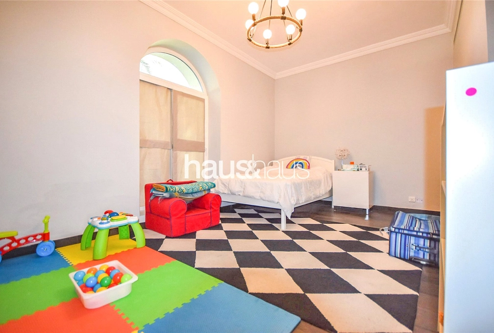 5 bedroom villa for sale - haus & haus