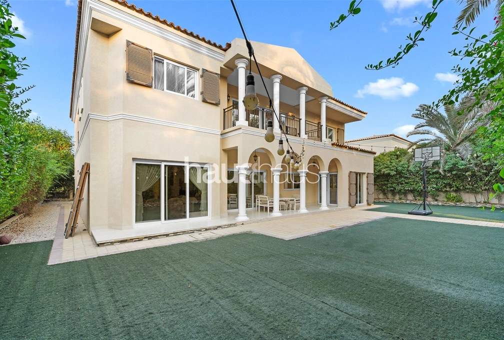 5 bedroom villa for sale - haus & haus