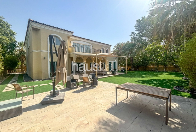 5 bedroom villa for sale - haus & haus