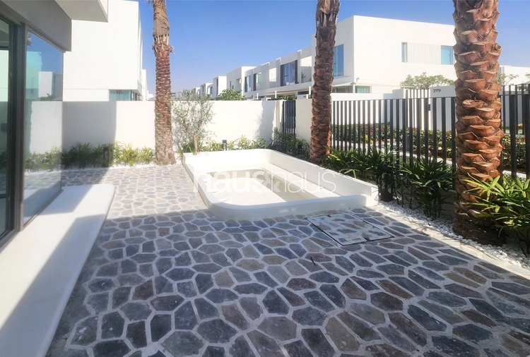 4 bedroom townhouse to rent - haus & haus