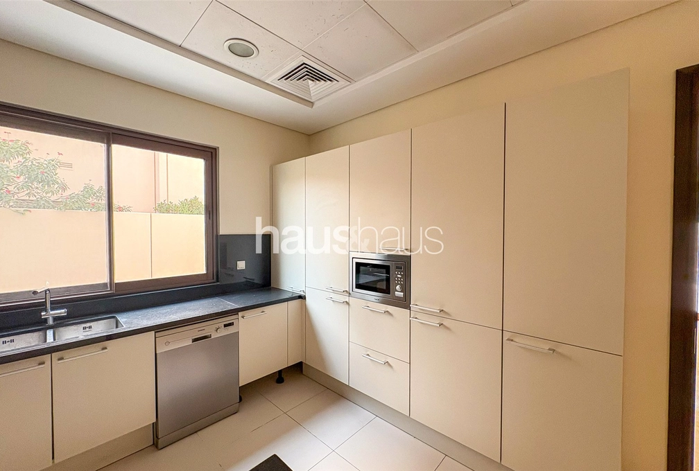 5 bedroom villa to rent - haus & haus